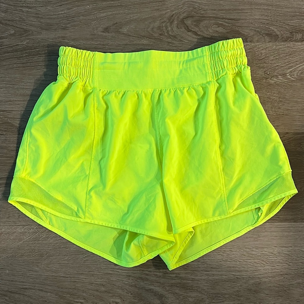 Lululemon hotty hot high rise 4” shorts
